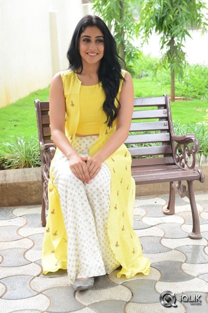 Regina-Cassandra-At-Jyo-Achyutananda-Movie-Success-Meet